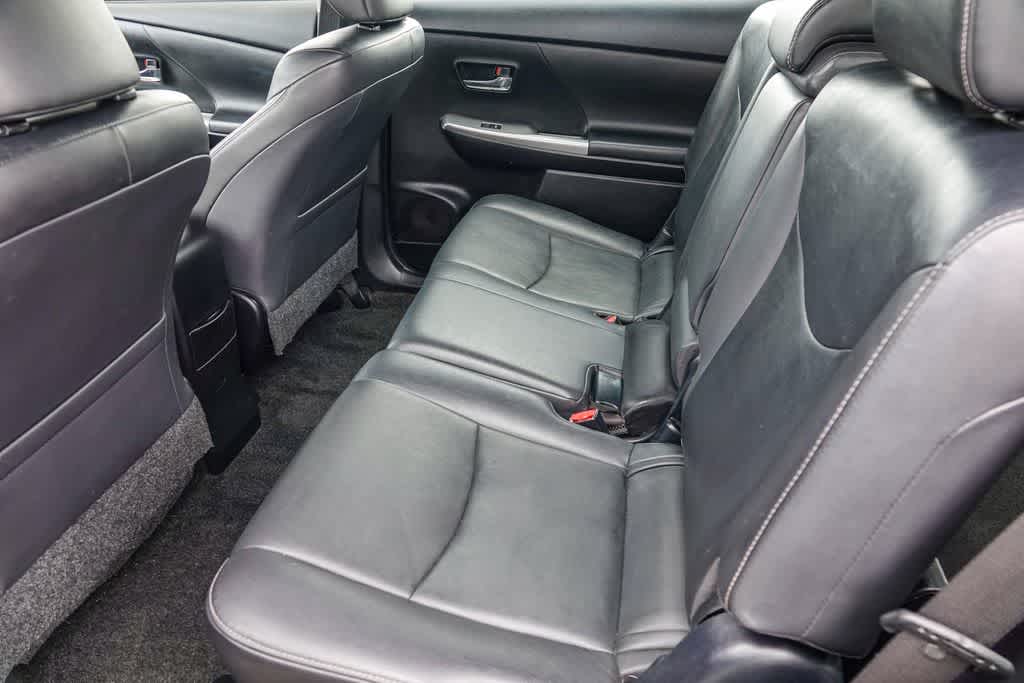 Thumbnail: 2015 Toyota Prius v - 17