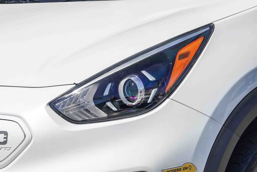 Thumbnail: 2022 Kia Niro - 8