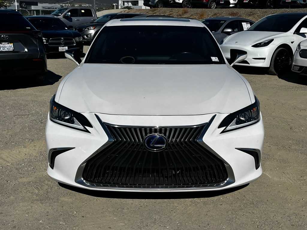 Thumbnail: 2021 Lexus ES - 2