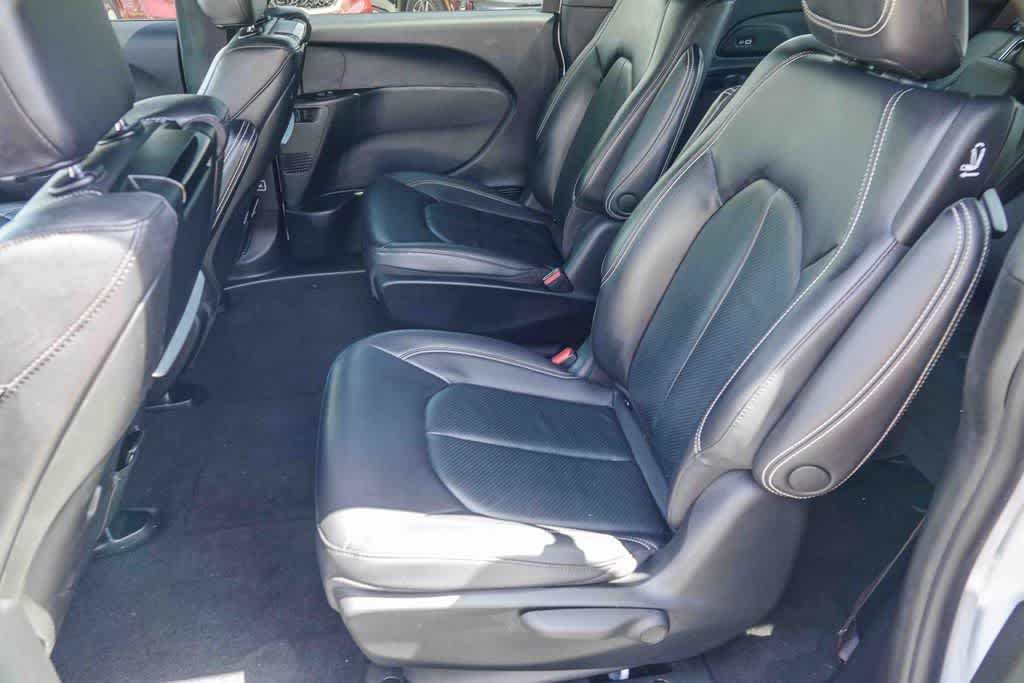 Thumbnail: 2022 Chrysler Pacifica - 17