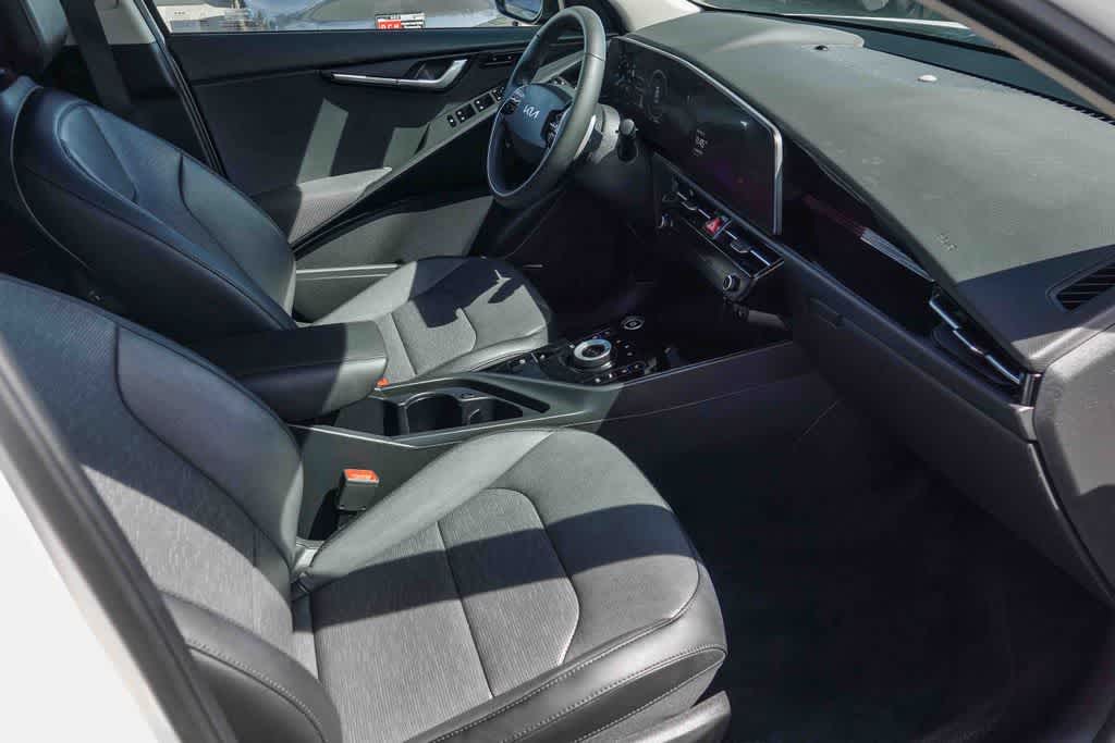 Thumbnail: 2023 Kia Niro - 15