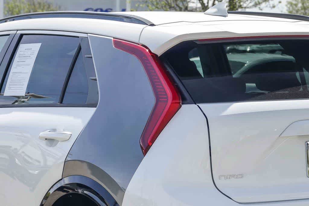 Thumbnail: 2023 Kia Niro - 7