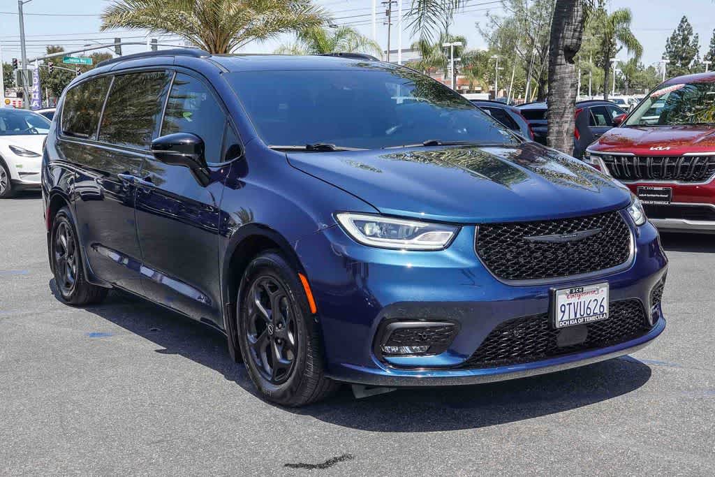 Thumbnail: 2025 Chrysler Pacifica - 3