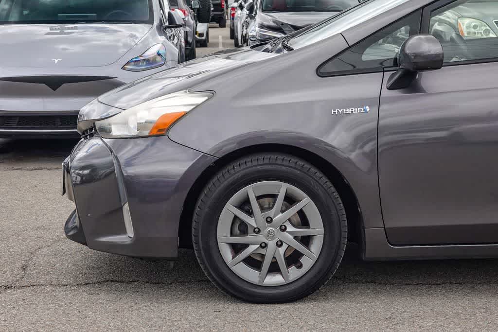 Thumbnail: 2015 Toyota Prius v - 9