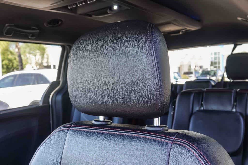 Thumbnail: 2018 Dodge Grand Caravan - 23