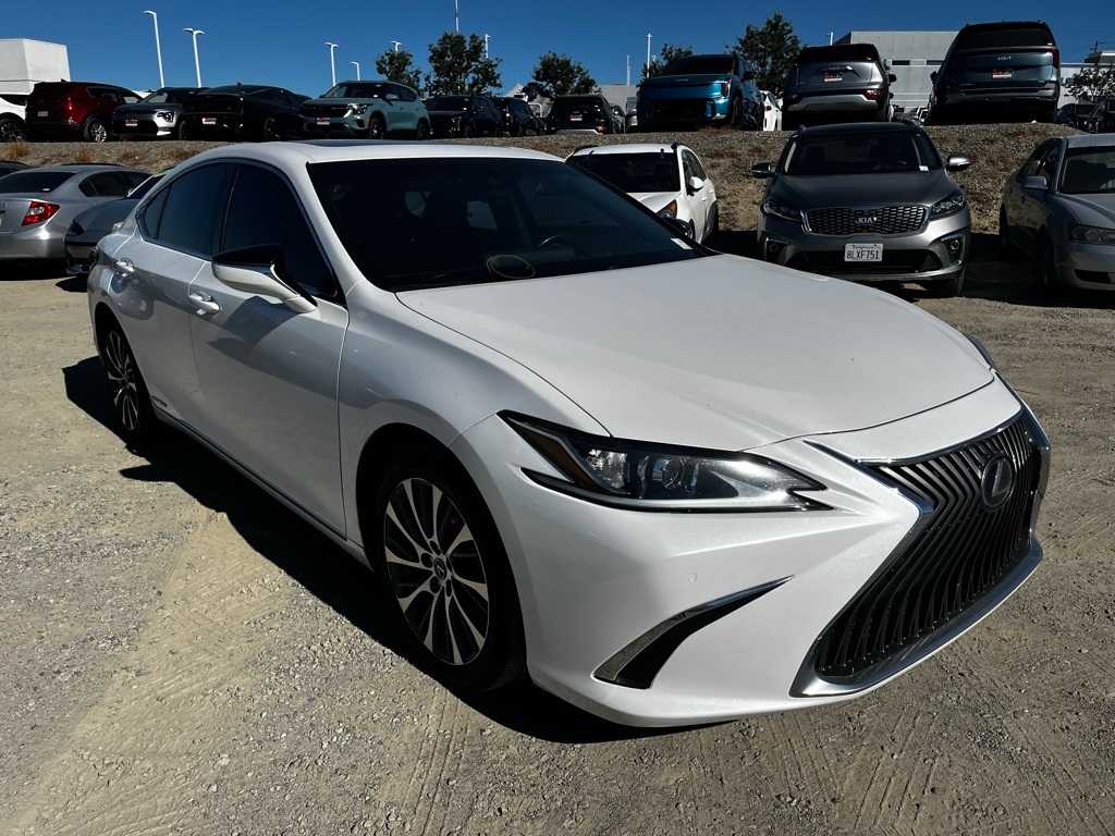 Thumbnail: 2021 Lexus ES - 3