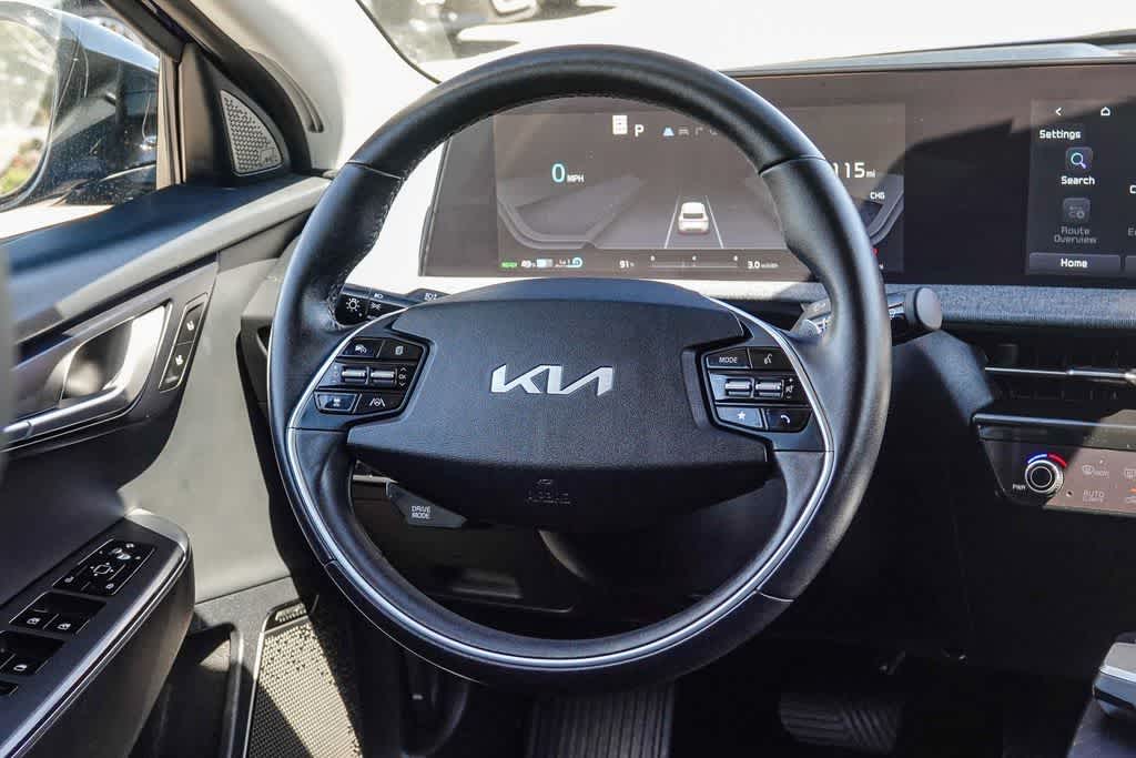 Thumbnail: 2022 Kia EV6 - 14