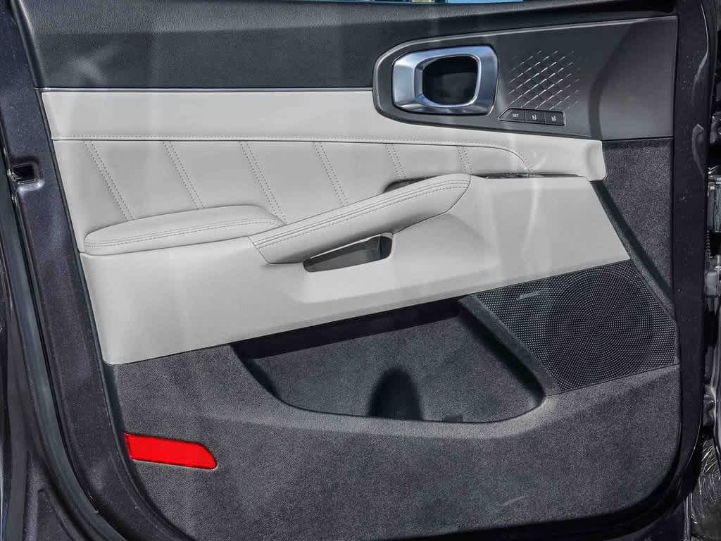 Thumbnail: 2023 Kia Sorento - 19