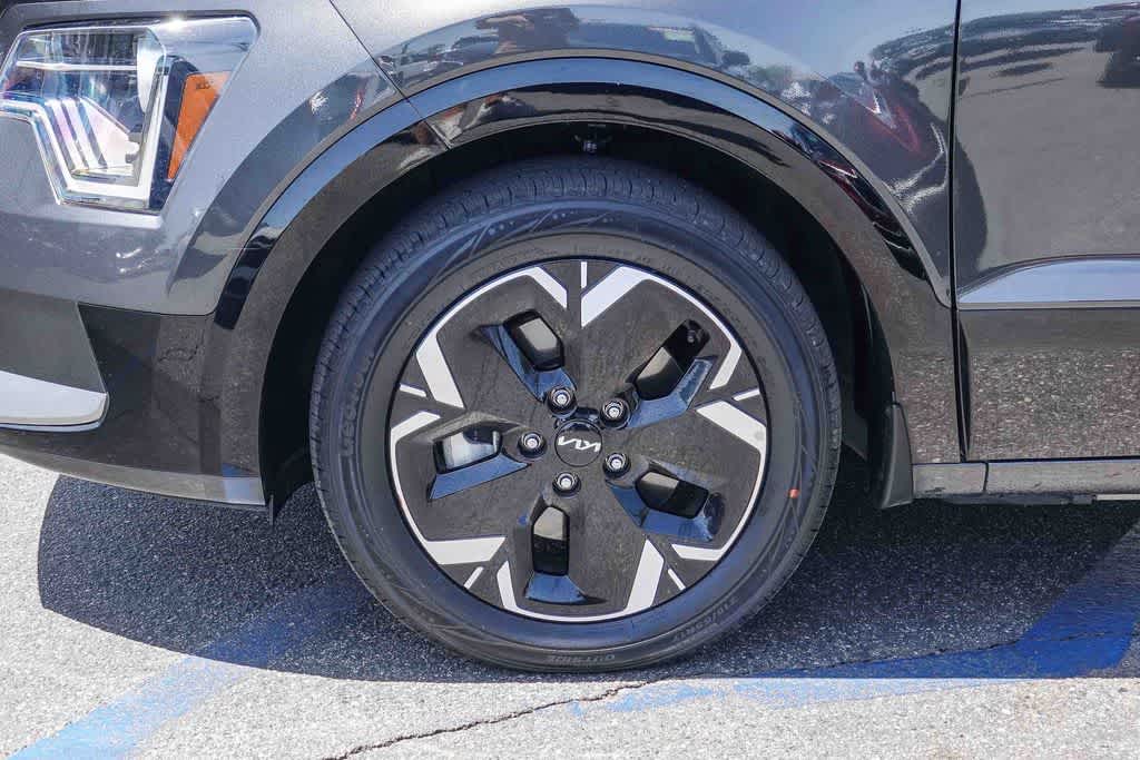 Thumbnail: 2023 Kia Niro - 10