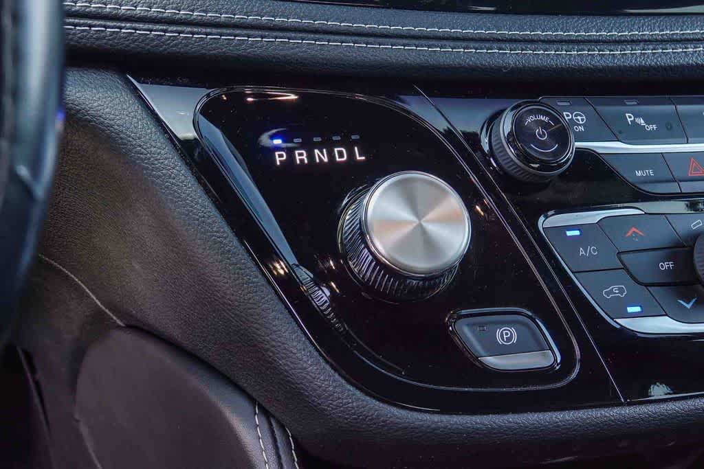 Thumbnail: 2025 Chrysler Pacifica - 18