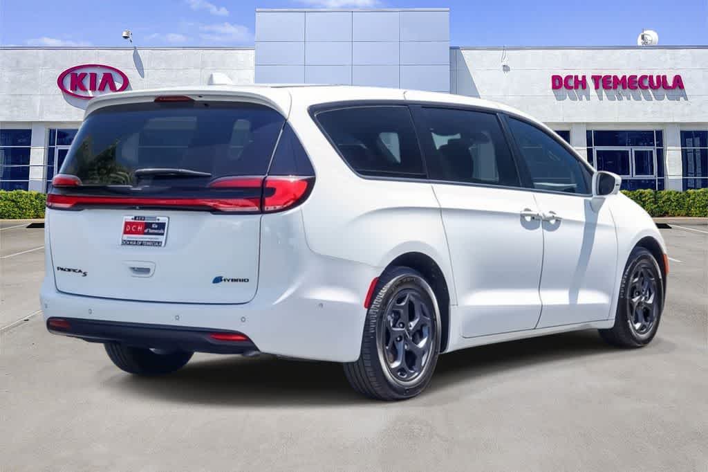 Thumbnail: 2022 Chrysler Pacifica - 4