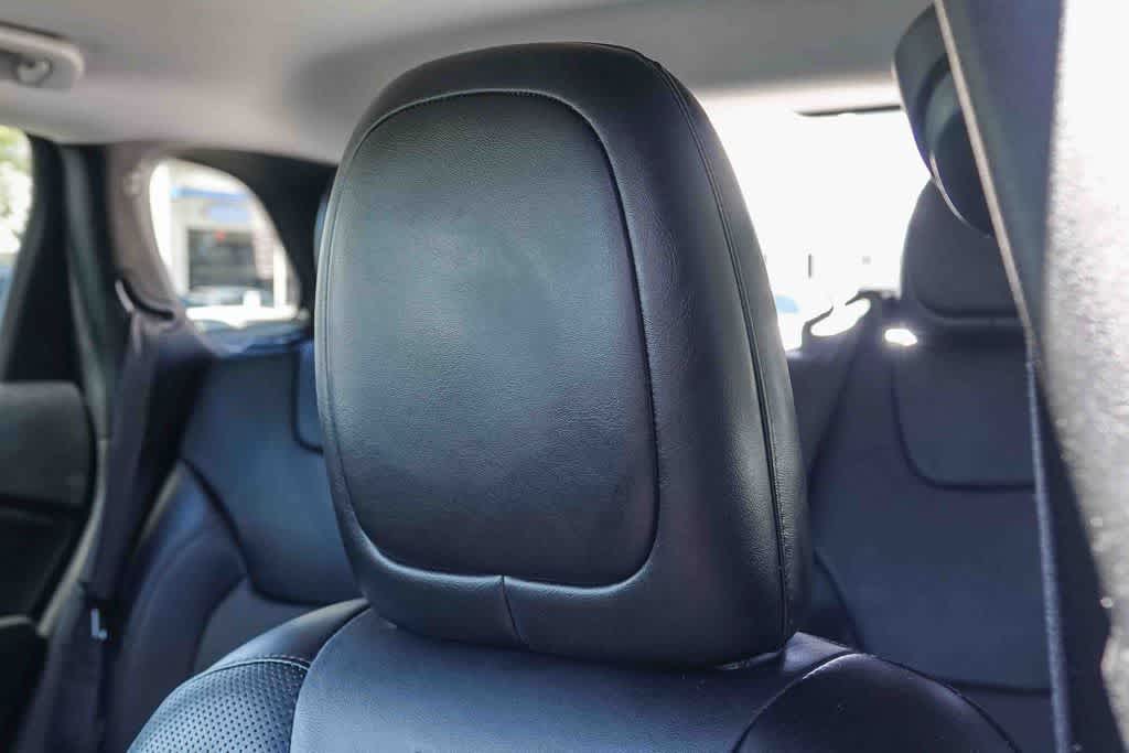 Thumbnail: 2019 Jeep Cherokee - 24