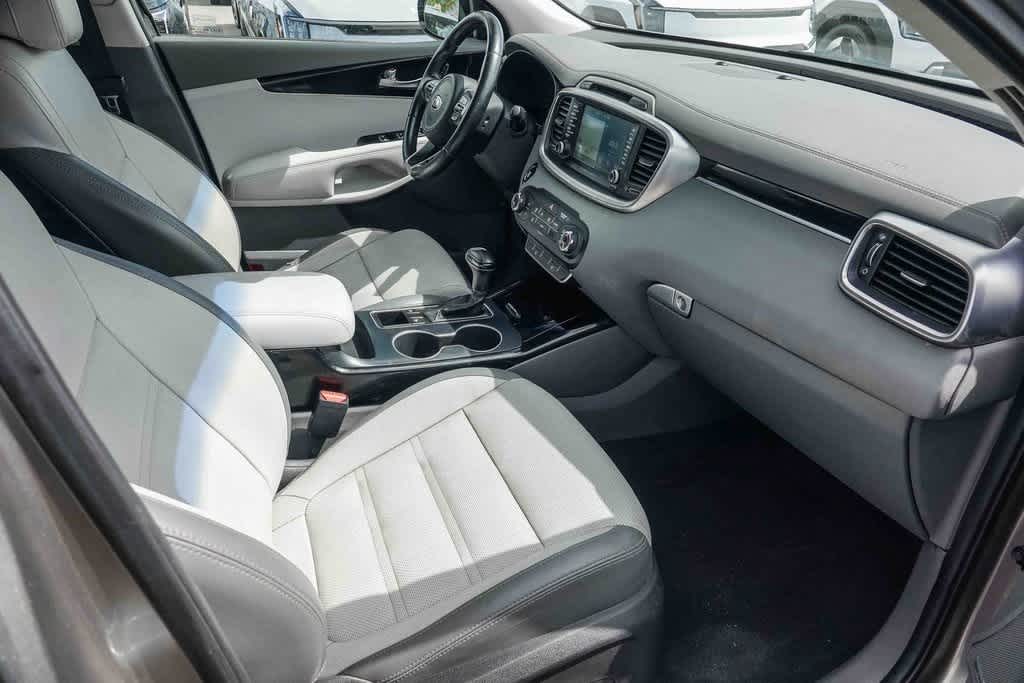 Thumbnail: 2017 Kia Sorento - 15