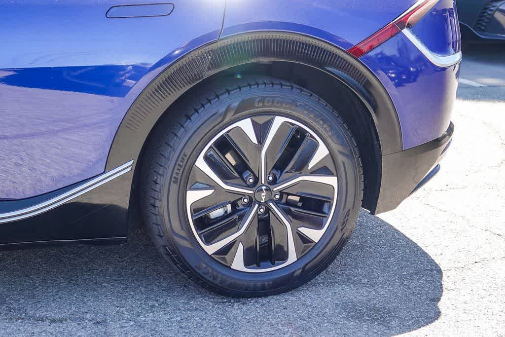 Thumbnail: 2022 Kia EV6 - 10