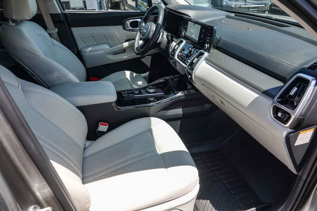 Thumbnail: 2023 Kia Sorento - 15