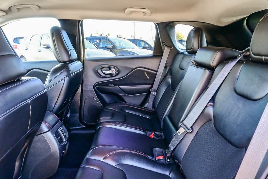 Thumbnail: 2022 Jeep Cherokee - 17