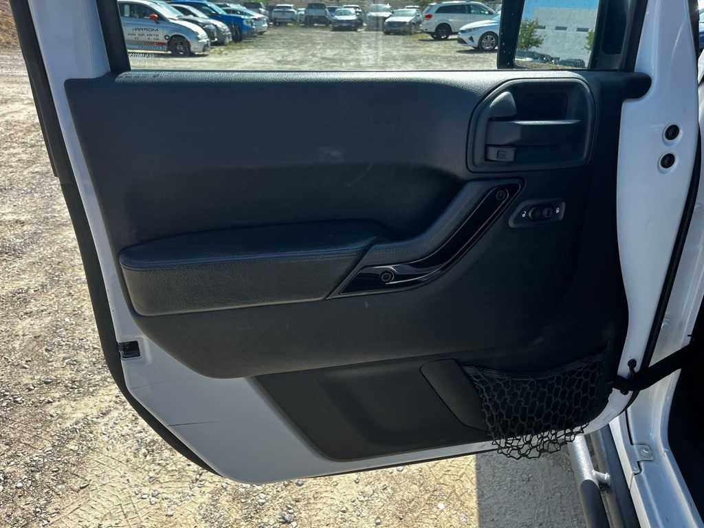 Thumbnail: 2015 Jeep Wrangler - 13