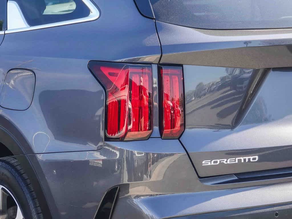 Thumbnail: 2023 Kia Sorento - 7
