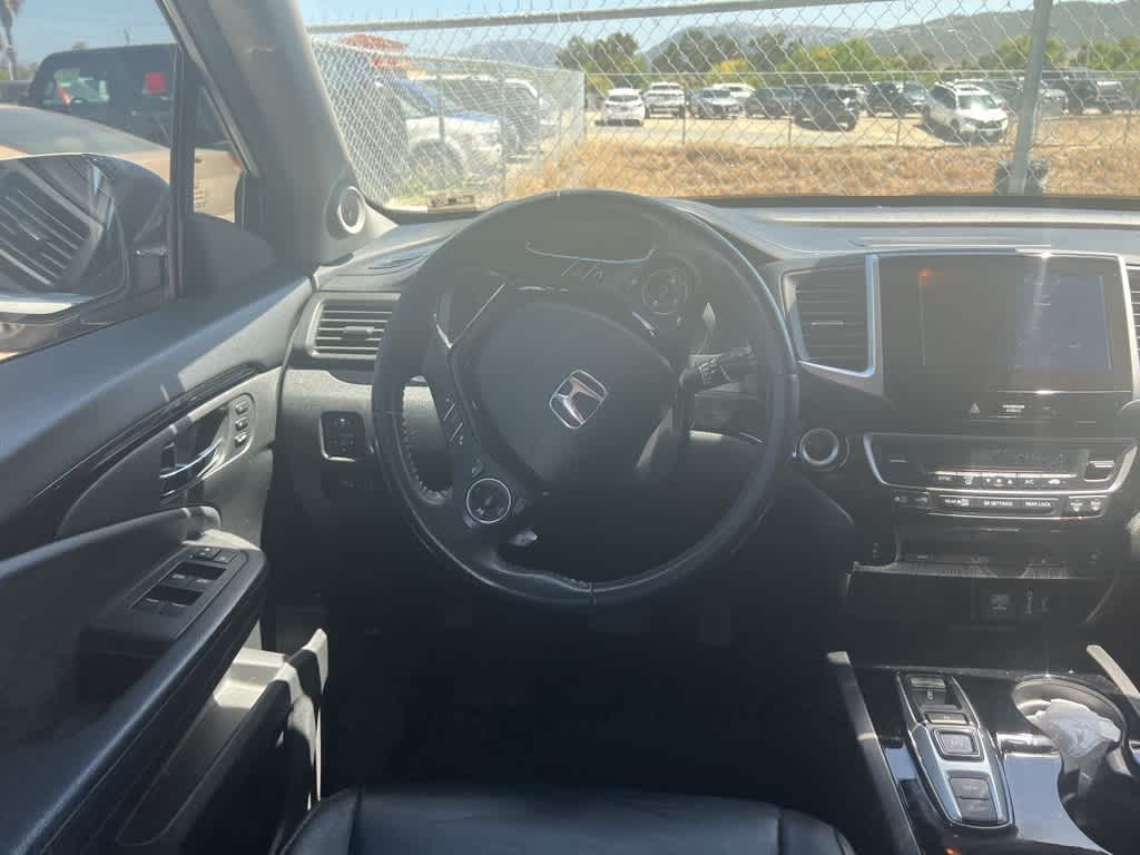 Thumbnail: 2017 Honda Pilot - 12
