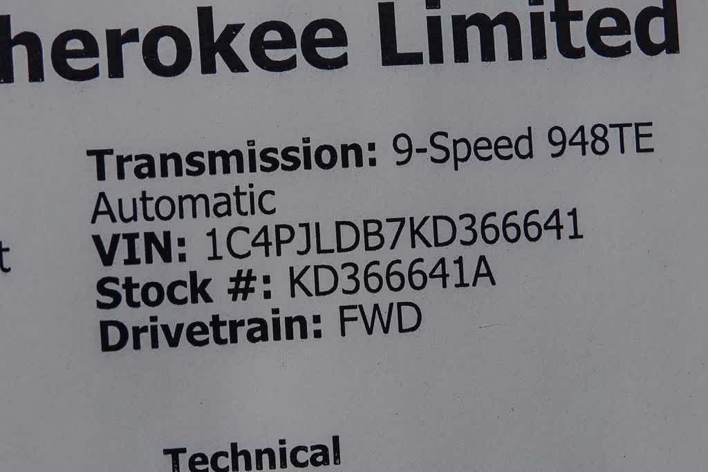 Thumbnail: 2019 Jeep Cherokee - 28