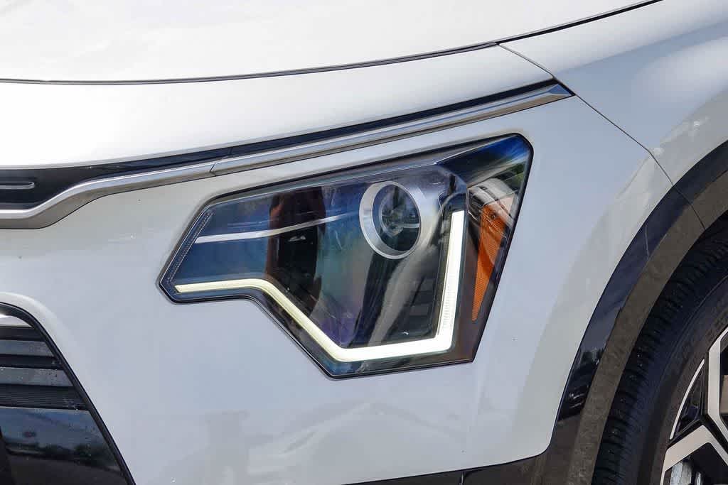 2023 Kia Niro EX Touring photo 3