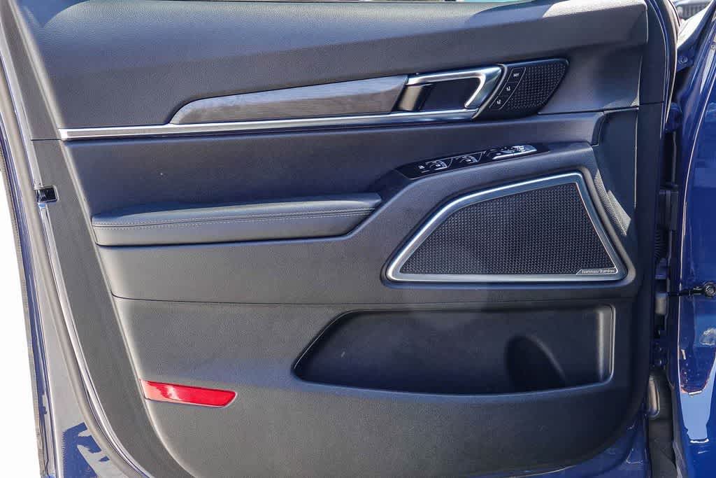 Thumbnail: 2023 Kia Telluride - 19