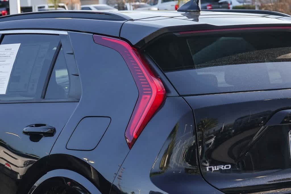Thumbnail: 2023 Kia Niro - 7