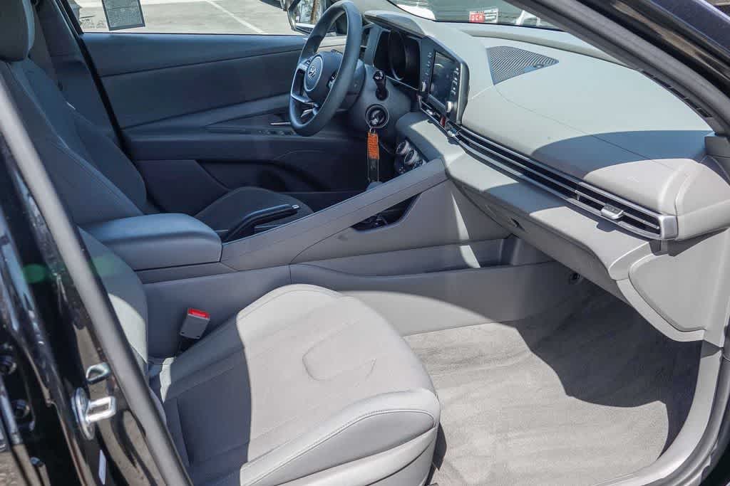 Thumbnail: 2022 Hyundai Elantra - 15