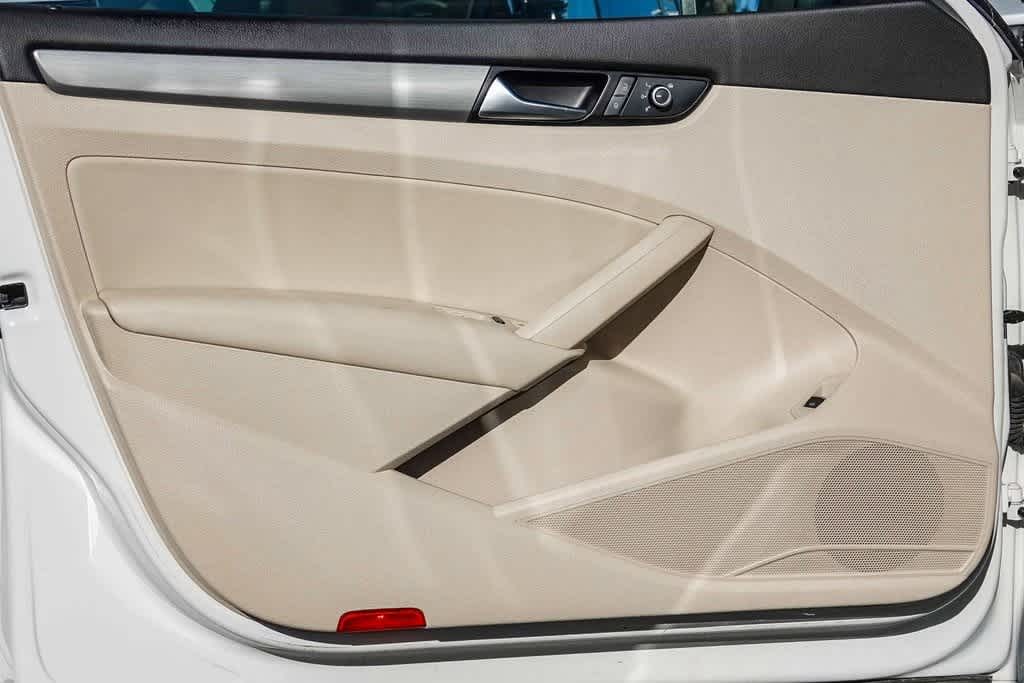 Thumbnail: 2014 Volkswagen Passat - 19