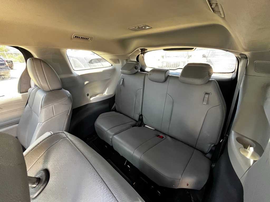 Thumbnail: 2022 Toyota Sienna - 13