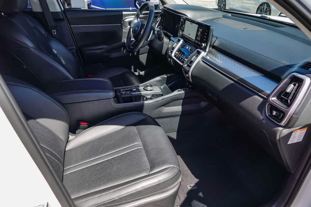 Thumbnail: 2023 Kia Sorento - 15
