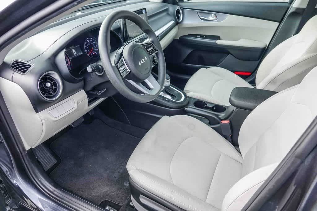 Thumbnail: 2023 Kia Forte - 18
