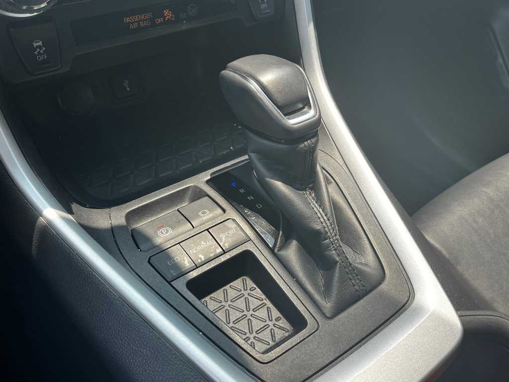 Thumbnail: 2022 Toyota RAV4 - 17
