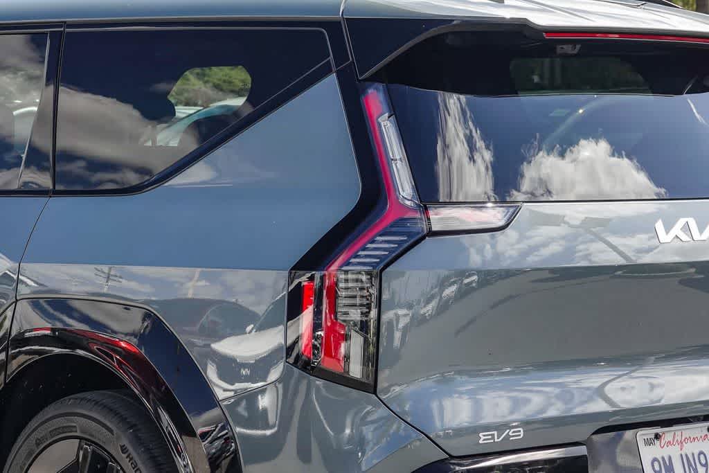 Thumbnail: 2024 Kia EV9 - 7