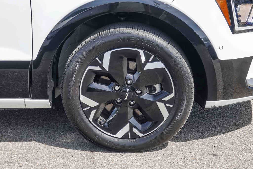 Thumbnail: 2023 Kia Niro - 9