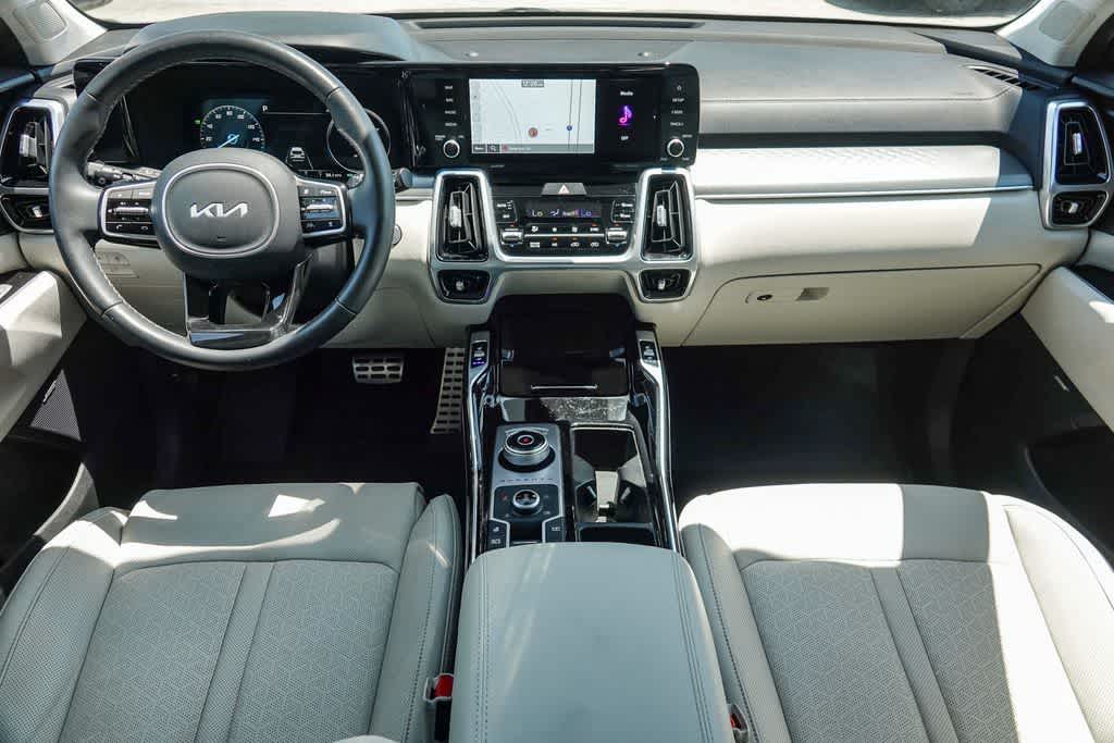 Thumbnail: 2023 Kia Sorento - 11