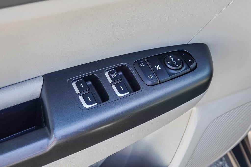 Thumbnail: 2017 Kia Sportage - 21