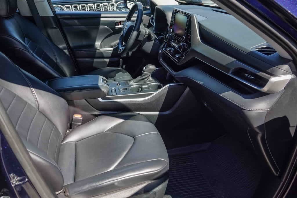 Thumbnail: 2021 Toyota Highlander - 14