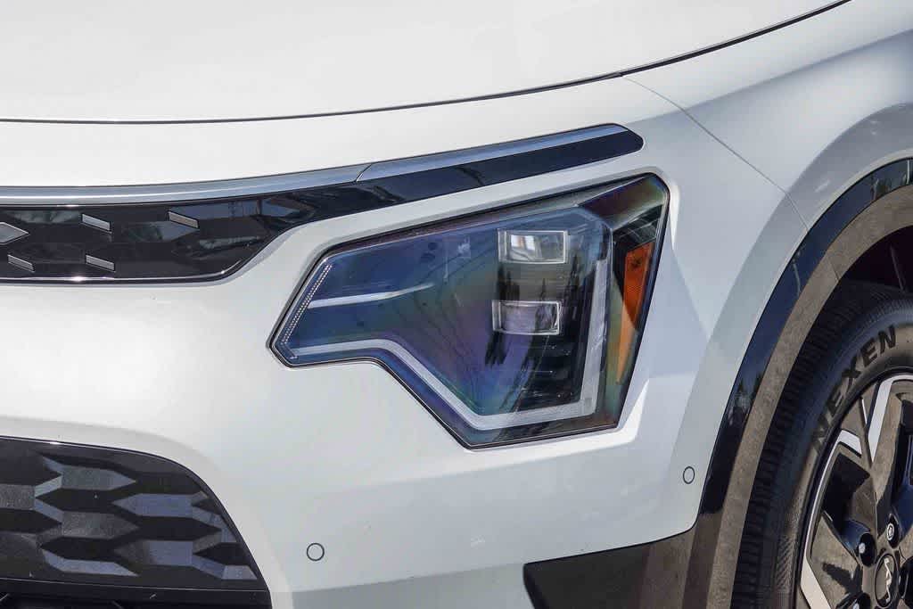 Thumbnail: 2023 Kia Niro - 8