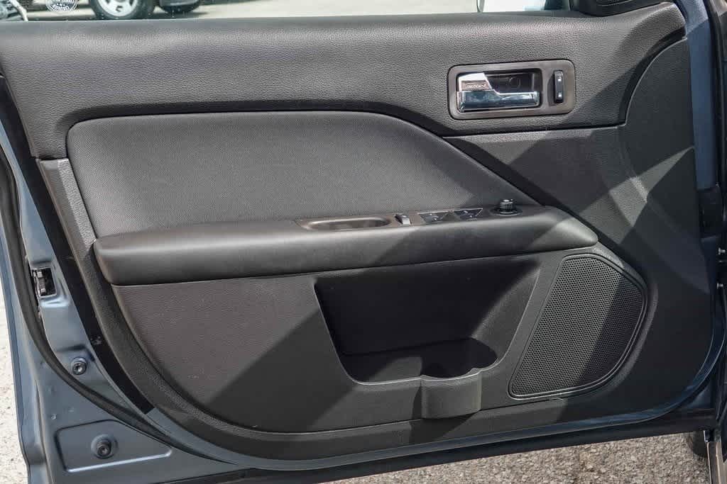 Thumbnail: 2012 Ford Fusion - 18