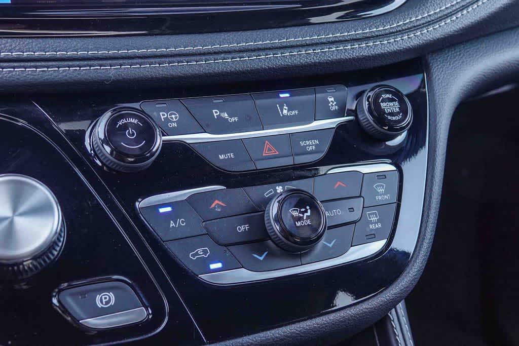 Thumbnail: 2025 Chrysler Pacifica - 21