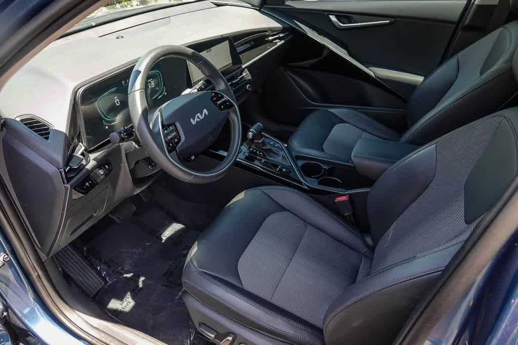 Thumbnail: 2023 Kia Niro - 16