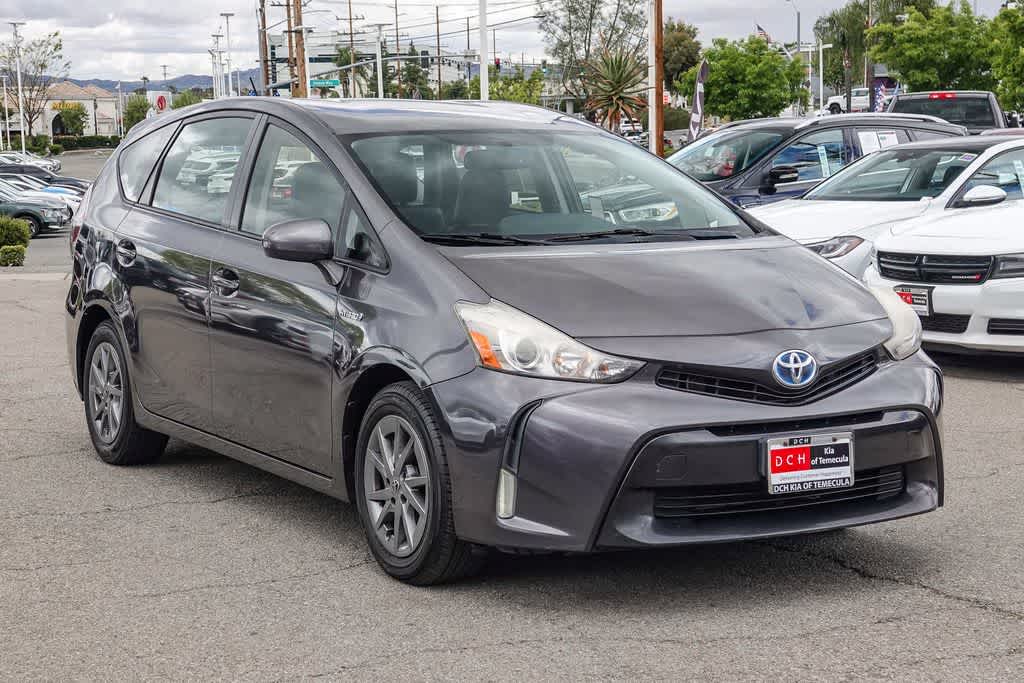 Thumbnail: 2015 Toyota Prius v - 3