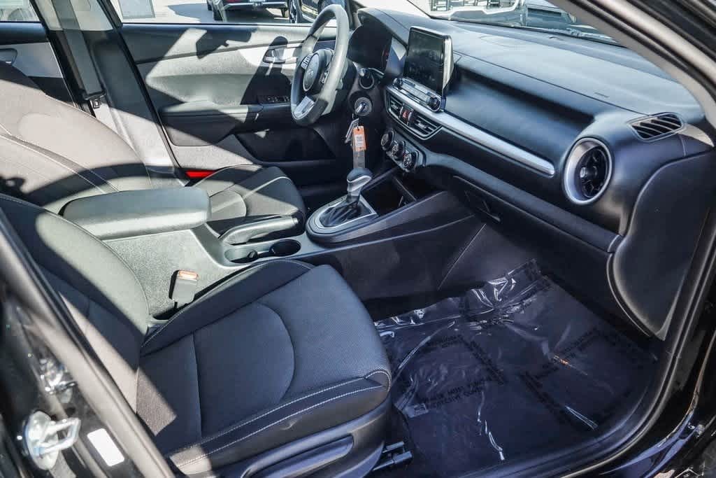 Thumbnail: 2024 Kia Forte - 15