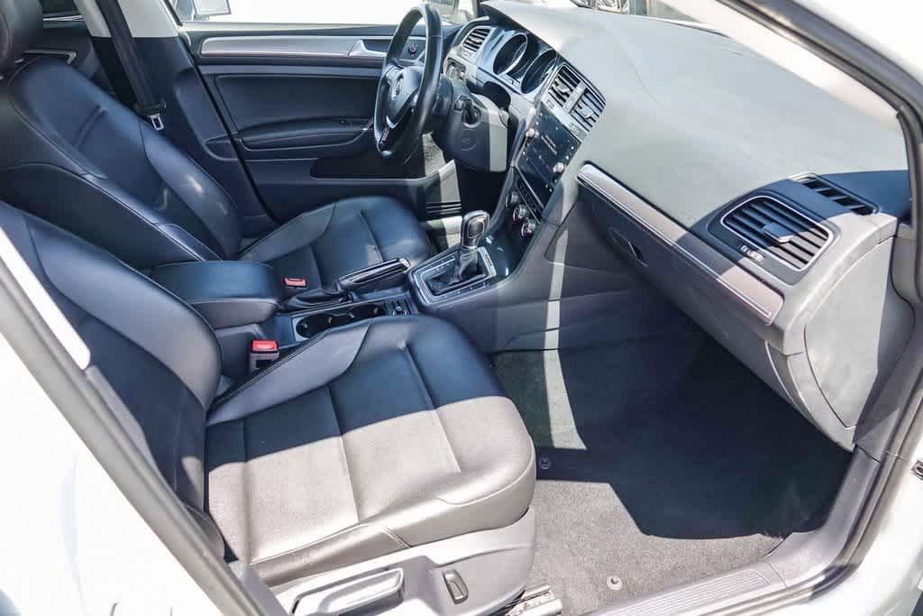 Thumbnail: 2019 Volkswagen Golf - 17