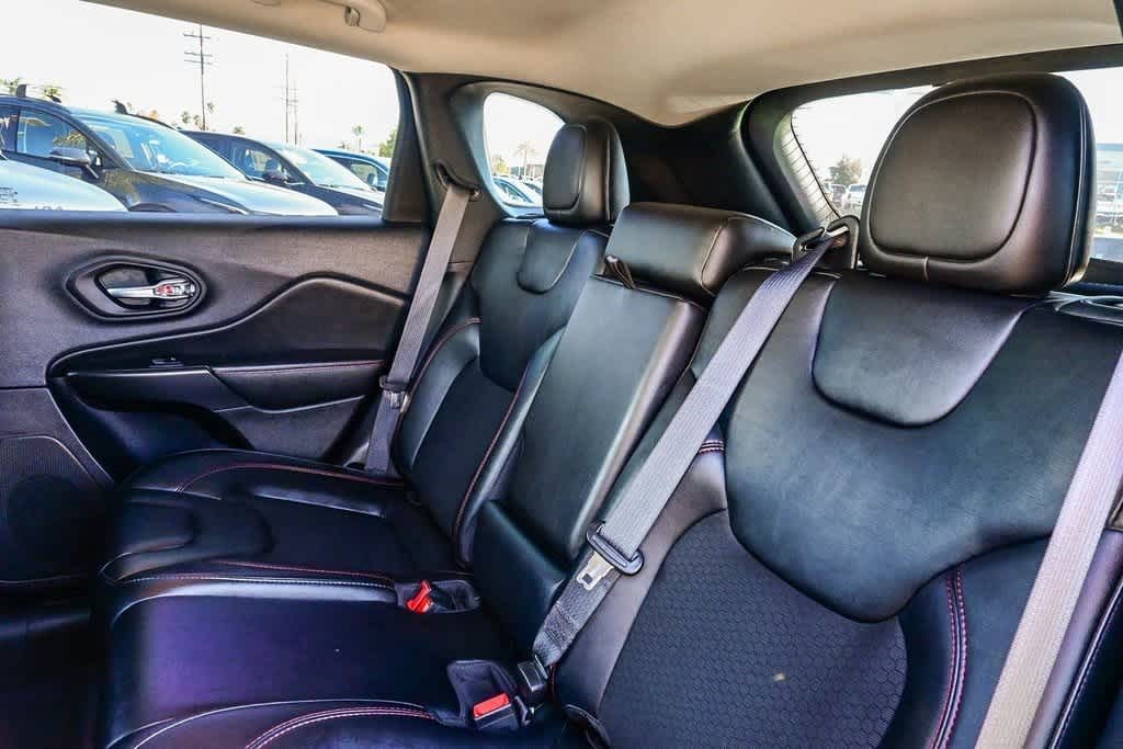 Thumbnail: 2022 Jeep Cherokee - 18