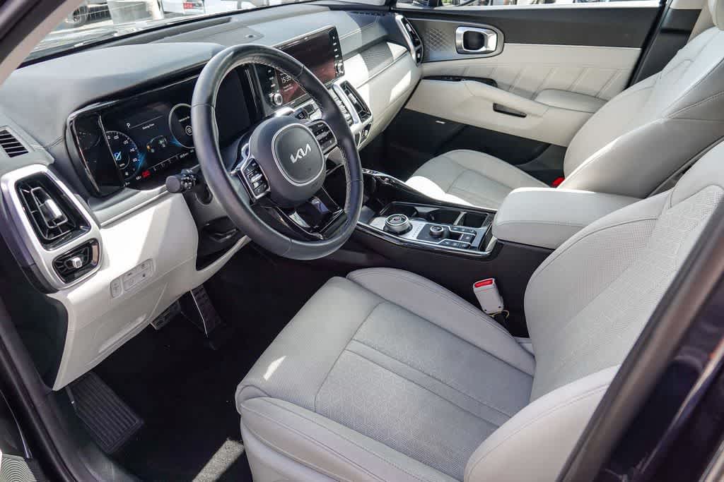 Thumbnail: 2023 Kia Sorento - 16