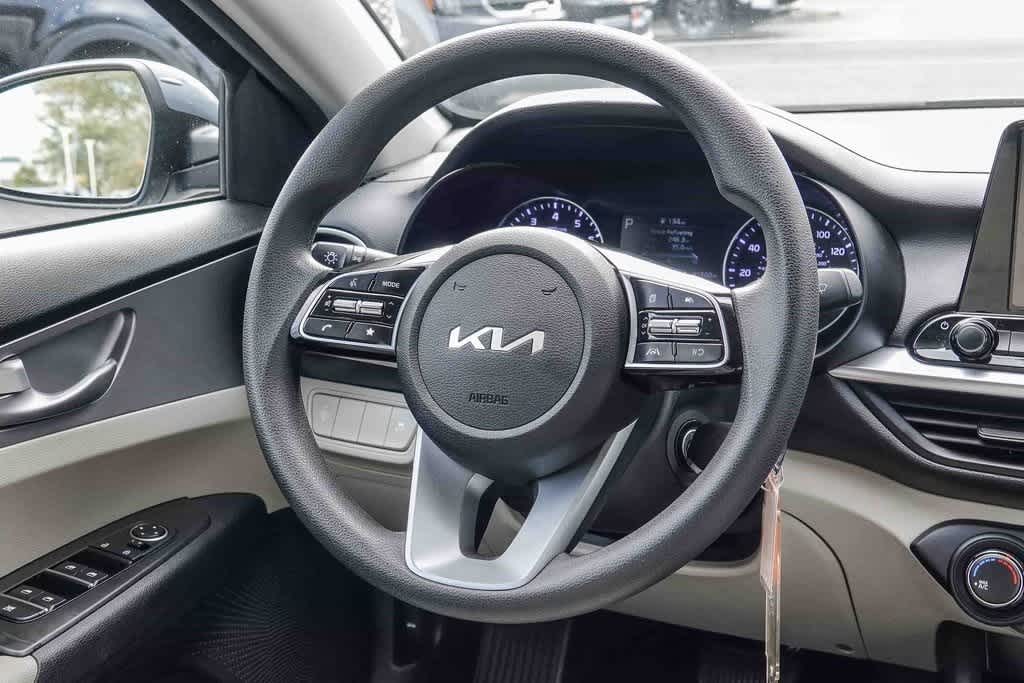 Thumbnail: 2023 Kia Forte - 15