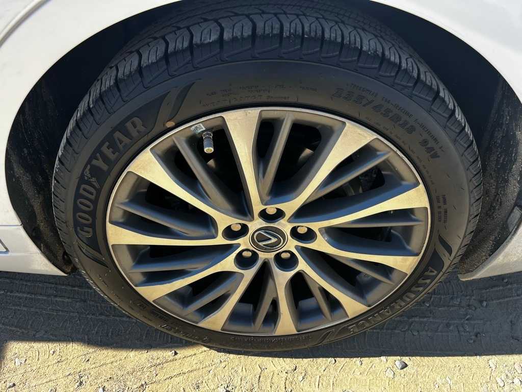 Thumbnail: 2021 Lexus ES - 9