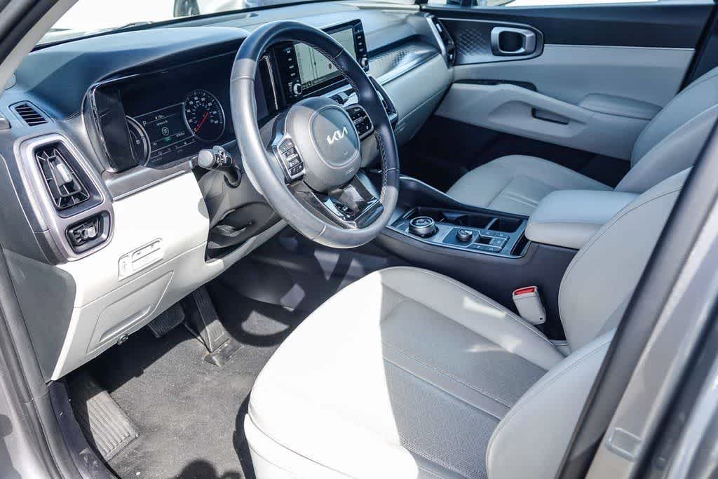 Thumbnail: 2023 Kia Sorento - 15